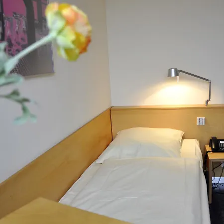 Seminarhotel in der Manfred-Sauer-Stiftung Lobbach Zimmer foto