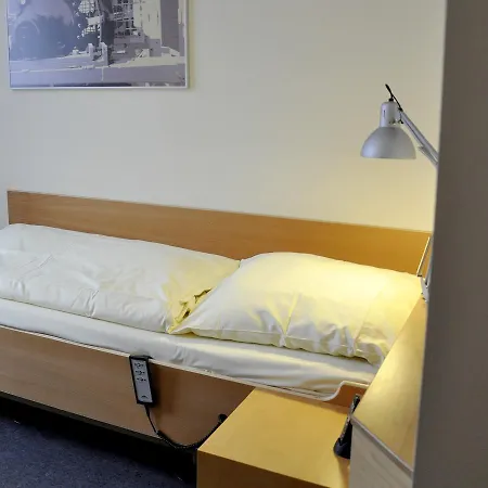 Seminarhotel in der Manfred-Sauer-Stiftung Lobbach Zimmer foto